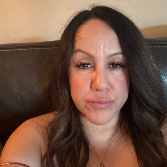 Meet your Posher, Laura - Picture 1 of 1